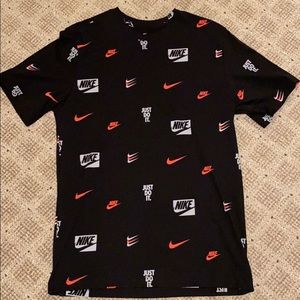 NIKE CLOTHING